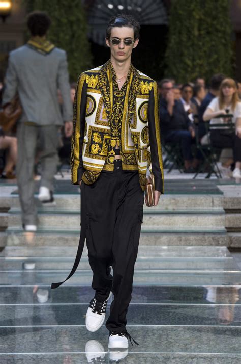 versace spring summer 2018 men& 39|Versace Spring/Summer 2018 Men's Collection .